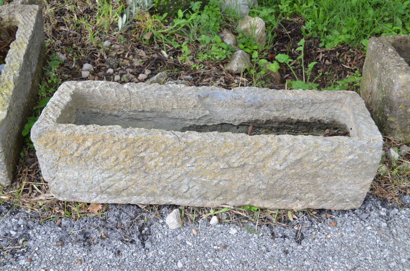 antica-vasca-in-pietra-mangiatoia-fioriera-da-giardino-n180-78x27