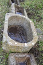 antica-vasca-ovale-in-granito-n160-lavabo-fioriera-giardino-80-x-50