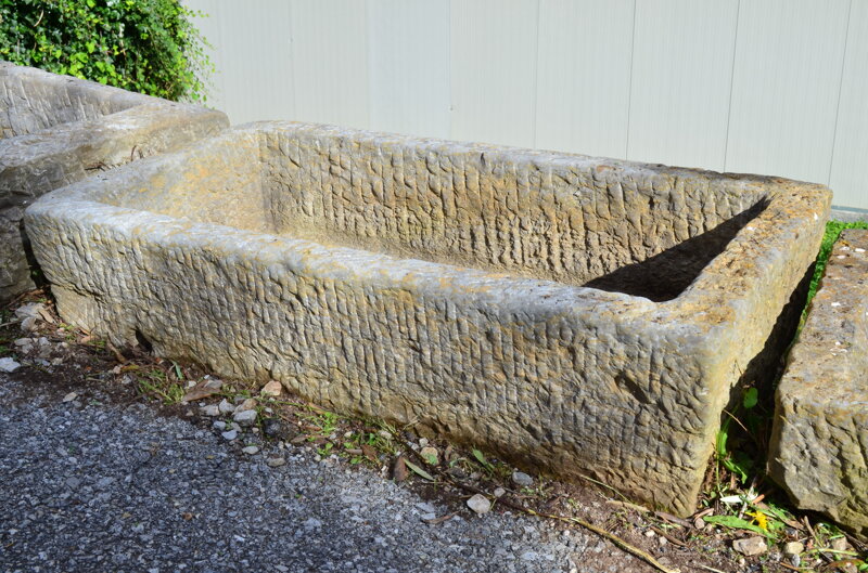 antica-vasca-in-pietra-lavatoio-fioriera-n109-102x53