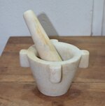 mortaio-vintage-in-marmo-con-pestello-da-farmacia-cucina