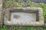 antica-vasca-in-pietra-lavandino-fioriera-da-giardino-n192-64x31