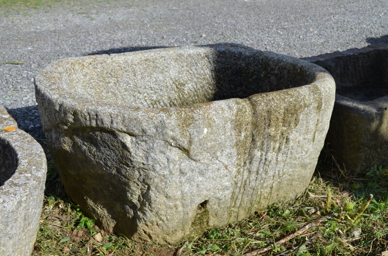 antica-vasca-ovale-in-granito-n132-lavandino-fioriera-giardino