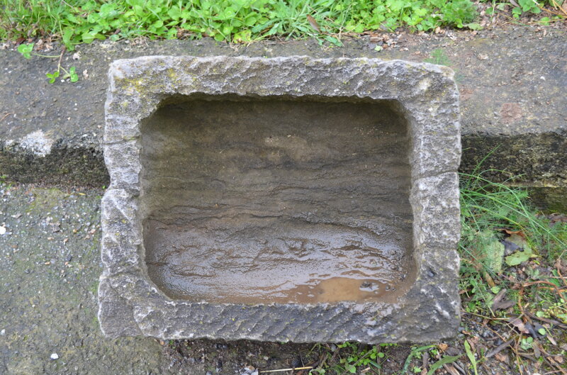 antica-vasca-in-pietra-lavandino-fioriera-da-giardino-n206-46x37