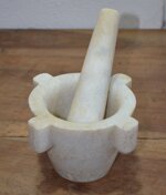 mortaio-vintage-in-marmo-con-pestello-da-farmacia-cucina