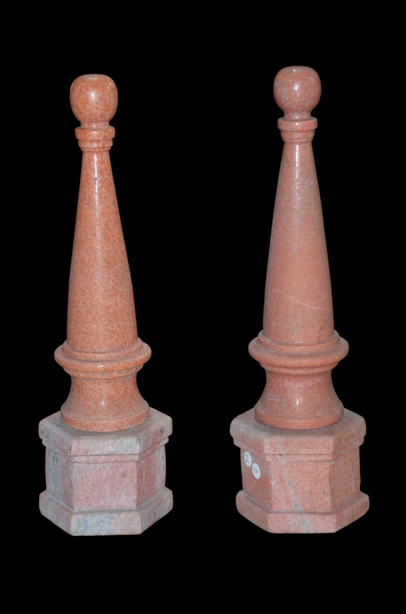 coppia-di-obelischi-in-granito-con-base-h-60