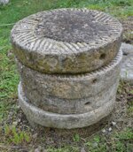 antichissime-macine-di-pietra-elementi-di-macina-depoca