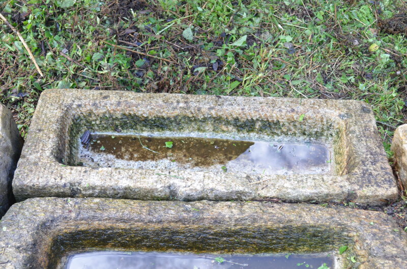 antica-vasca-in-pietra-lavandino-fioriera-da-giardino-n124-80x32