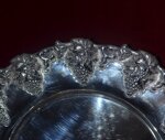 piatto-in-argento-del-novecento-decorato-a-sbalzo