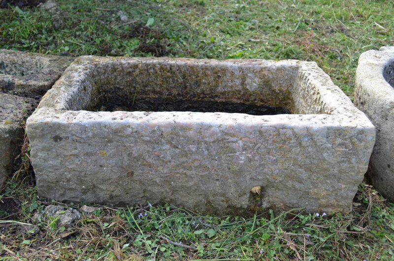antico-lavandino-in-pietra-vasca-per-lacqua-n123-70x47