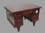 antica-scrivania-grande-e-capiente-in-legno-massello-del-xix-secolo