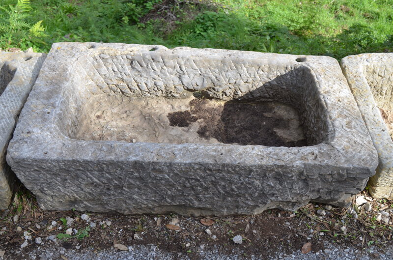 antica-vasca-in-pietra-lavandino-fioriera-n108-101x56