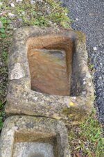antica-vasca-in-pietra-lavabo-fioriera-da-giardino-n191-64x43