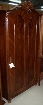 antico-armadio-dell-ottocento-in-noce-con-cimasa-n-34