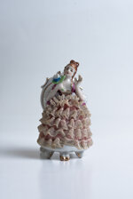 statuina-in-porcellana-figura-di-donna-seduta-900