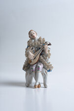 statuina-in-porcellana-figura-di-musicante-seduto-900