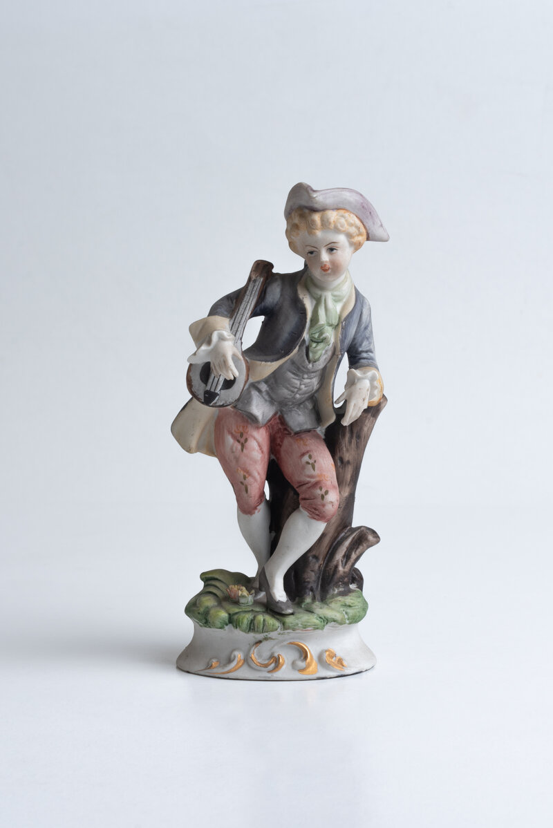 musicante-statuina-porcellana-biscuit-900