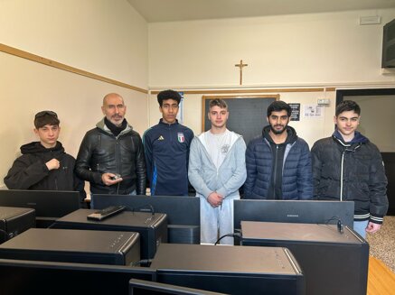 5a328237437d4b483229708998f559bf7bc2806a