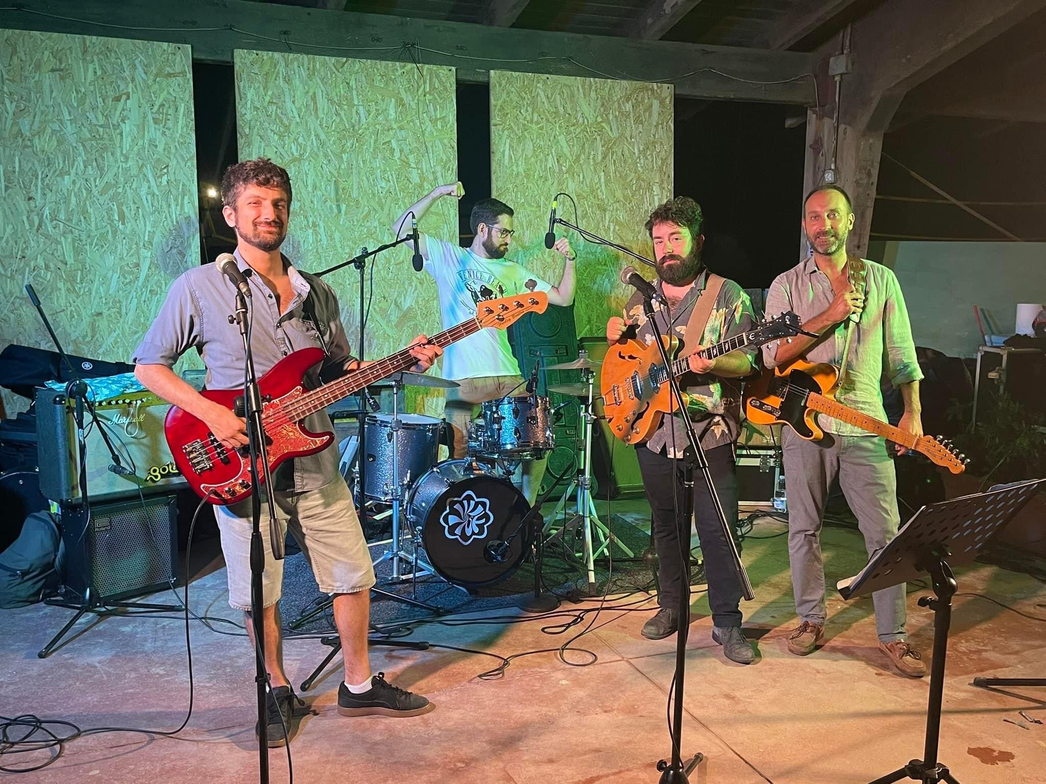 Mercoledì 14 agosto la Spiaggiata di Ferragosto al Bagno degli Americani con il concerto dei "The Shocks!" e i dj set  