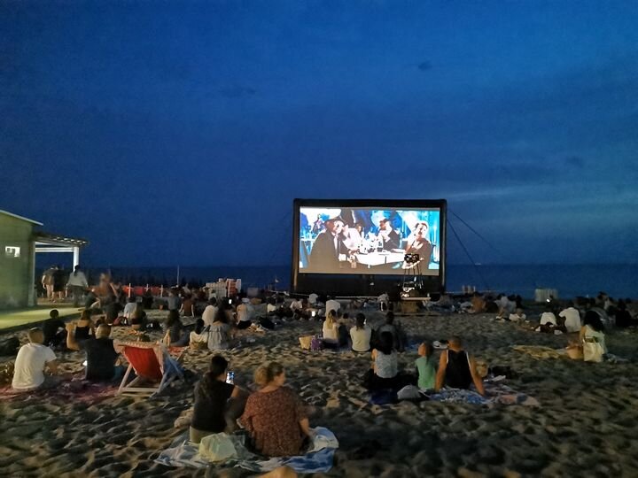 Parte lunedì 10 luglio la rassegna "Cinema sul Mare": cinque proiezioni tutte da vedere sulla nostra spiaggia