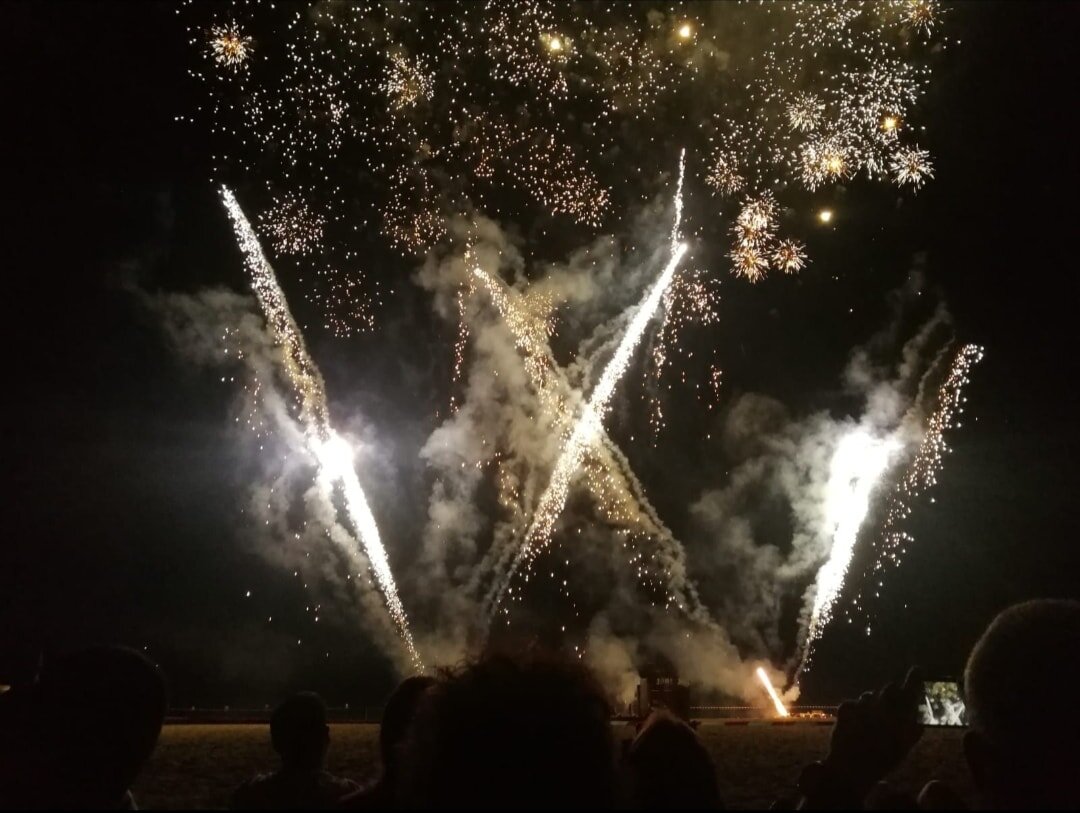 Il 4 luglio al Bagno degli Americani: musica, bolle di sapone e la magia dei fuochi d'artificio in riva al mare