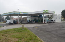Distributore San Pietro in casale Area erogazione carburanti , lavaggio, servizi all'auto Distributore San Pietro in casale Area erogazione carburanti , lavaggio, servizi all'auto
