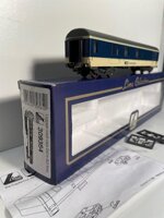 lima-309364-luggage-coach-class-dd2-in-bls-livery