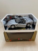 burago-3326-chevrolet-corvette-convertible-1998