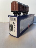 lima-l303105-closed-wagon-wlights-sncf
