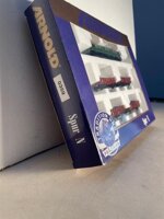 arnold-a0359-set-treno-merci-e-150-con-4-carrimerci-db