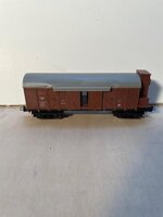lima-l303105-closed-wagon-wlights-sncf