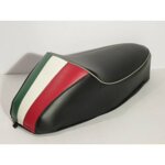 sella-sportiva-nero-con-bandiera-italiana-per-vespa-50-special