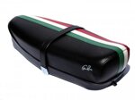 sella-sportiva-nera-con-bandiera-italiana-luga-per-vespa-50-special
