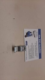 piastrina-passacavi-per-fissaggio-laterale-cavi-esterni-cuffia-motore-per-vespa-50-special-pk