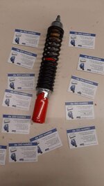 ammortizzatore-anteriore-carbone-sportivo-regolabile-con-corpo-rosso-e-molla-nera-per-vespa-px-t5