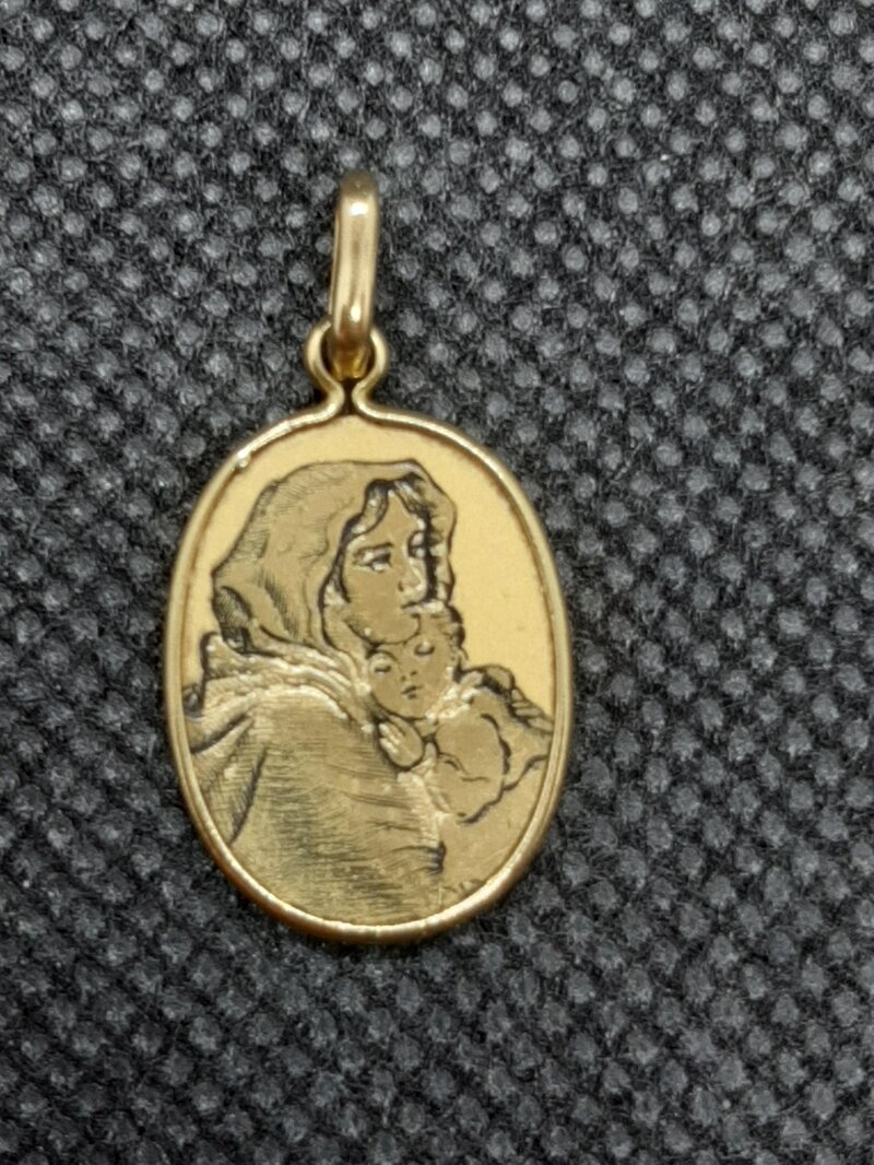 ciondolo-in-oro