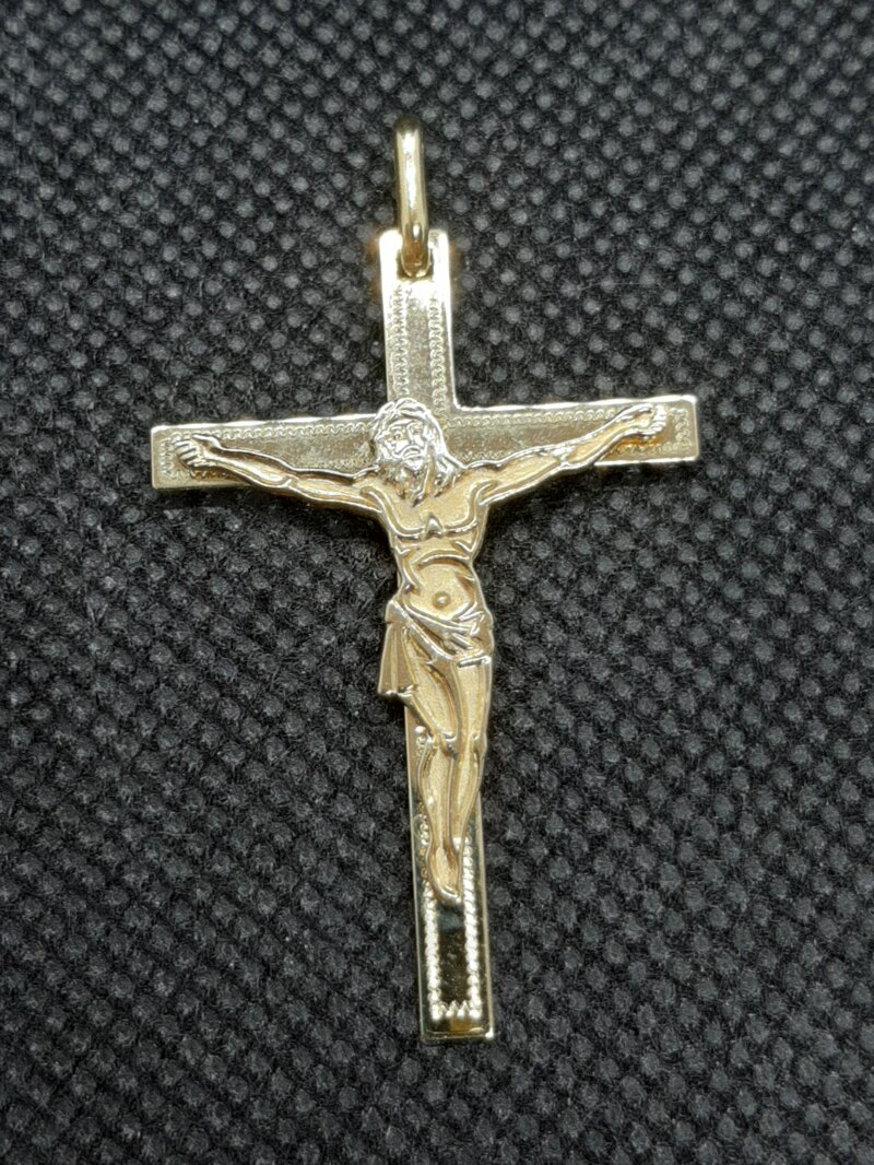 ciondolo-in-oro-1681