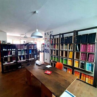 la saletta di consultazione dei manuali tecnici la saletta di consultazione dei manuali tecnici