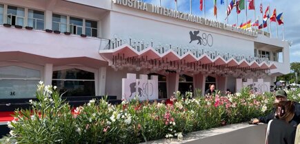 mostra%20del%20cinema,%20red%20carpet%20e%20fotografi-2.jpeg mostra%20del%20cinema,%20red%20carpet%20e%20fotografi-2.jpeg