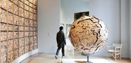 david-adjaye-kwaeε-biennale-architettura-2023-venezia.-photo-irene-fanizza.jpeg david-adjaye-kwaeε-biennale-architettura-2023-venezia.-photo-irene-fanizza.jpeg