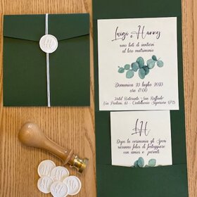 busta in cartoncino colorato con interno in cartoncino modigliani e grafica floreale