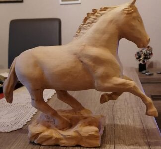 cavallo in legno di tiglio.jpeg