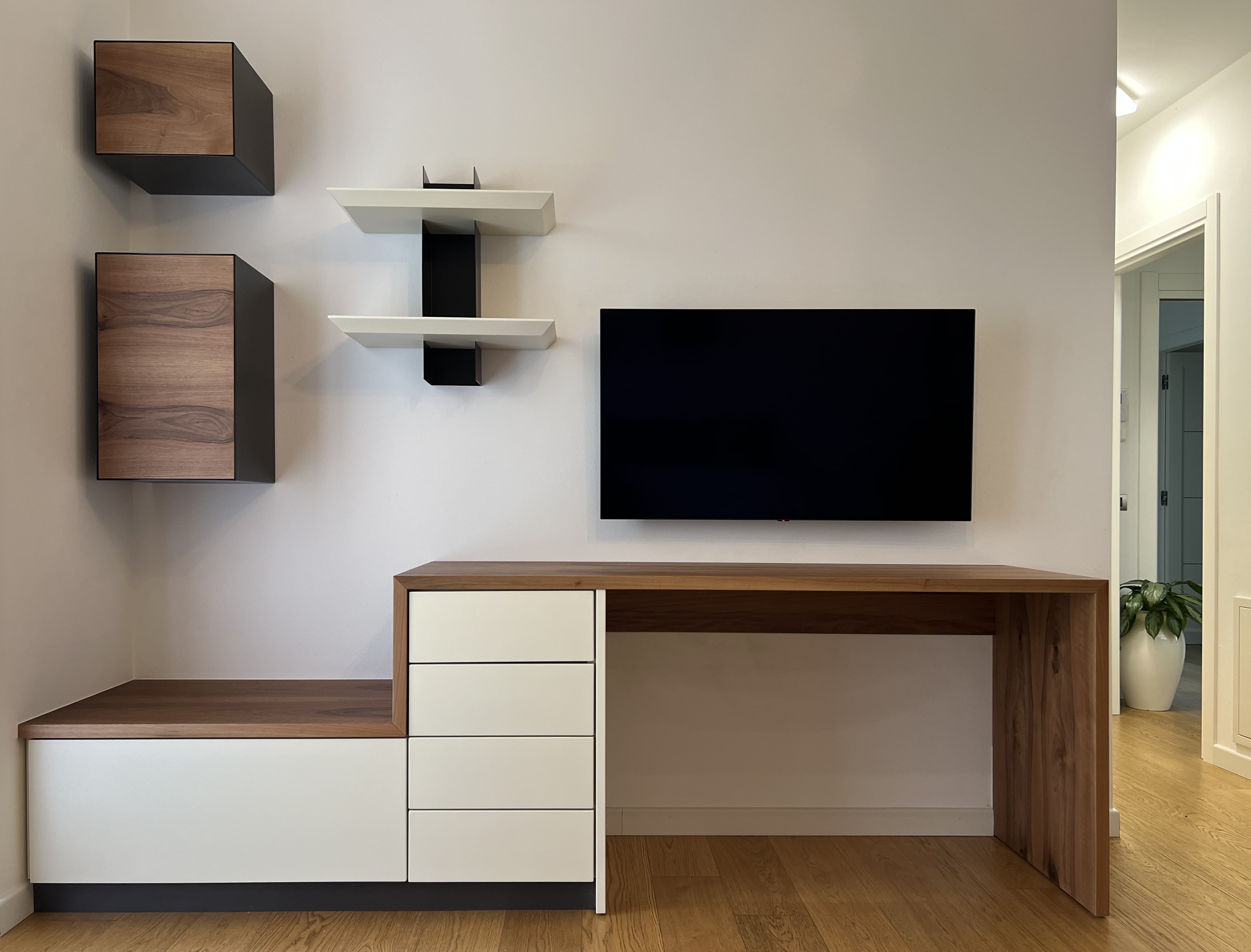 Walnut Desk — product view 01