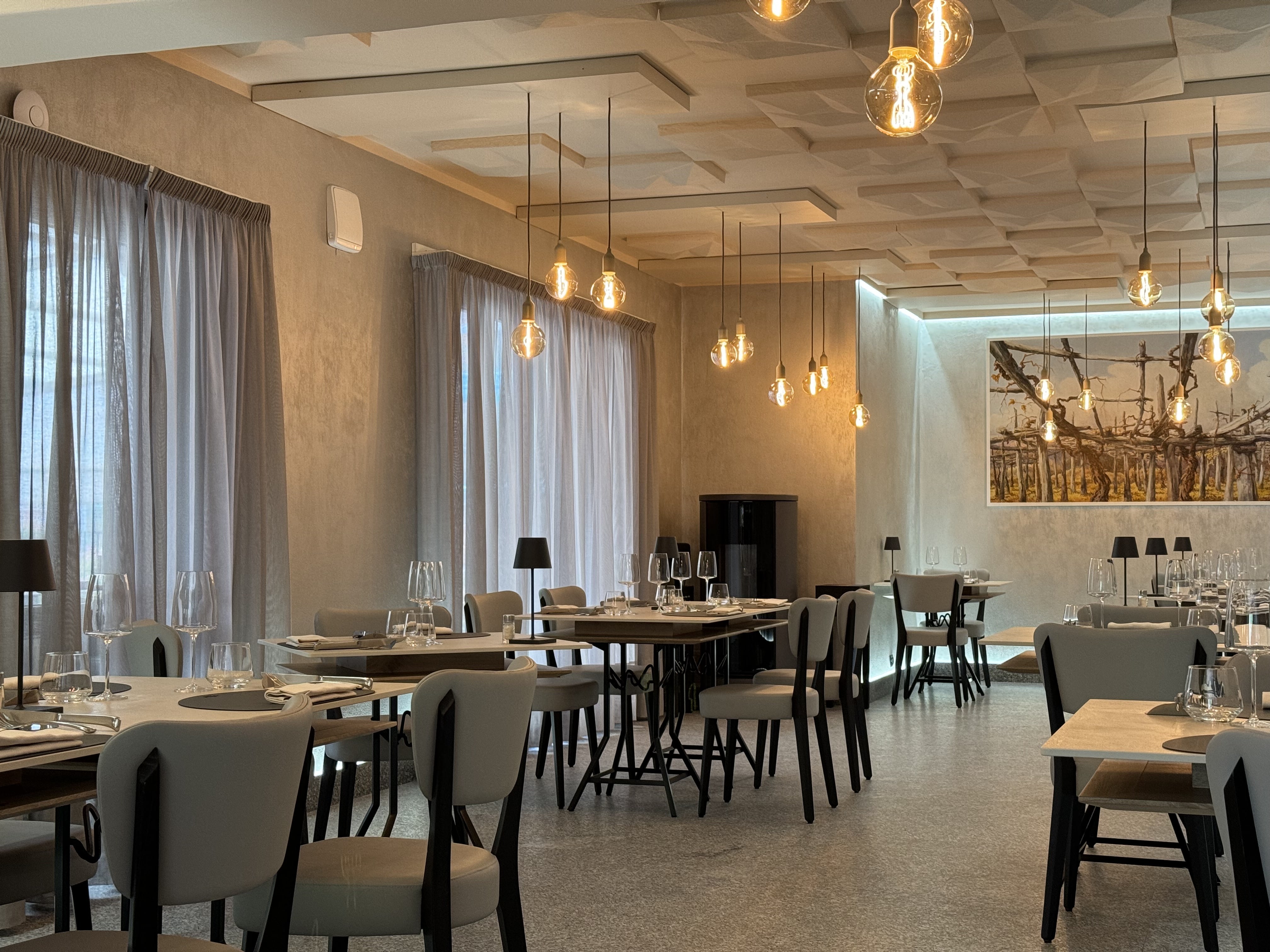 Marconi Restaurant dining room with diffuse lighting