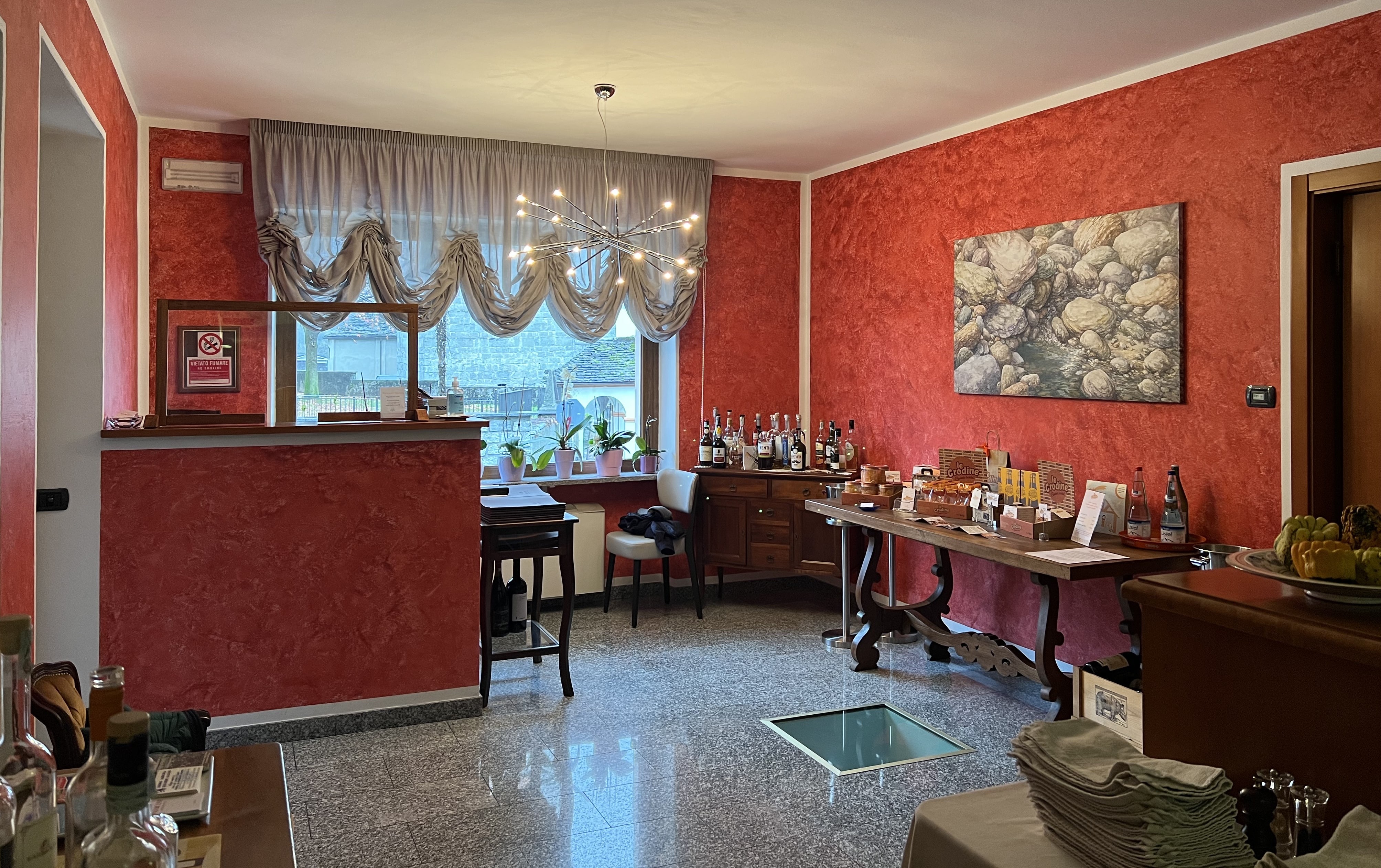 Marconi Restaurant bar area before refurbishment