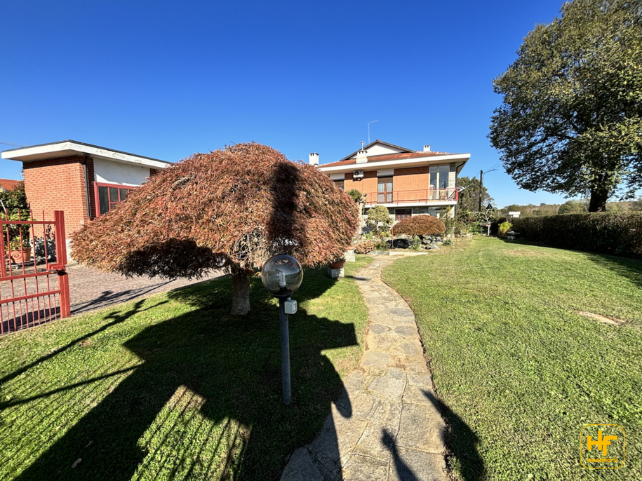 5d87af48-aa84-4f59-8b7d-feb7f1d9c454