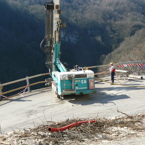 Lavori di sistemazione dissesto franoso Messa in sicurezza strada a seguito di frana ad Altissimo (VI)