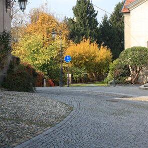 Piazza V. Emanuele Cazzago Brabbia Arredo urbano Piazza V. Emanuele Cazzago Brabbia Arredo urbano