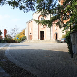 Piazza V. Emanuele Cazzago Brabbia Arredo urbano Piazza V. Emanuele Cazzago Brabbia Arredo urbano