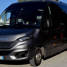 Minibus IVECO WING 8 Noleggio minibus da turismo con conducente 28 pax
