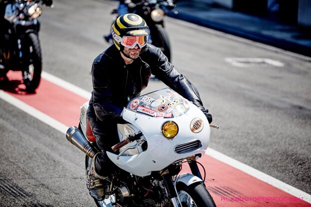 4af4b6d9174de58d4b4f9902de207f07674e086b